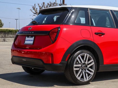 Used 2026 MINI Cooper 4-Door Hardtop FWD image 12