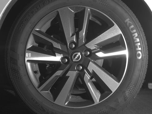 Used 2025 Nissan Versa SV FWD image 12