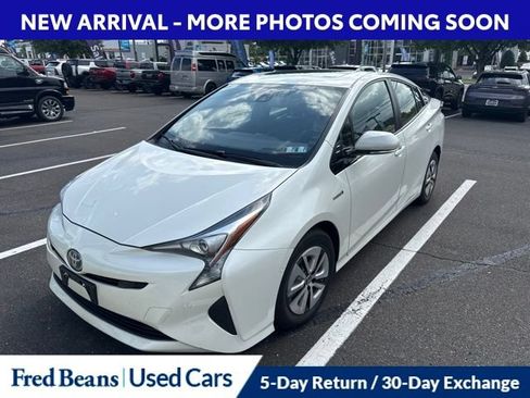 Used 2018 Toyota Prius Four w/ Advanced Technology Package FWD image 3