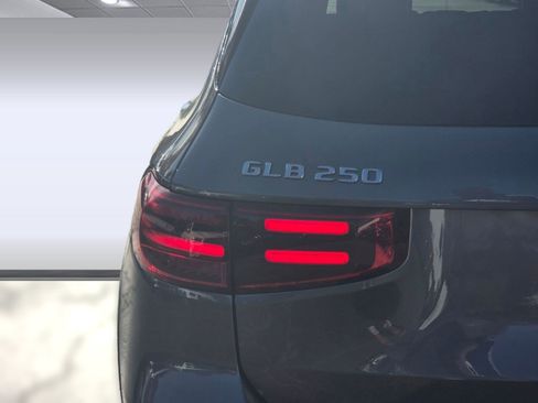 Used 2026 Mercedes-Benz GLB 250 4MATIC image 18
