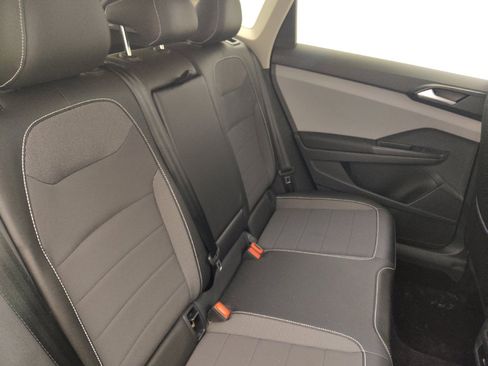 Used 2023 Volkswagen Taos SE w/ Panoramic Sunroof Package FWD image 19