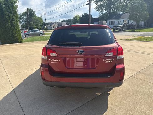 Used 2011 Subaru Outback 2.5i Premium AWD/4WD image 7