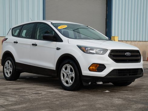 Used 2019 Ford Escape S image 5