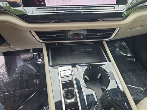 Used 2026 Volkswagen Atlas SE w/ Panoramic Sunroof Package FWD image 27
