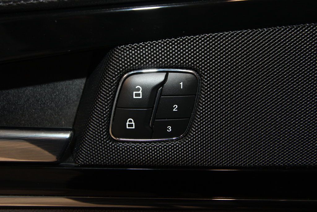 Used 2023 Lincoln Nautilus AWD w/ Premium Package image 9