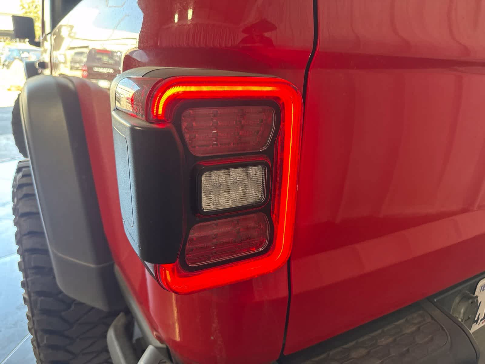 Used 2021 Jeep Gladiator Rubicon w/ LED Lighting Group AWD/4WD image 14