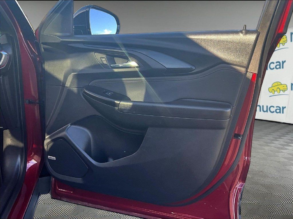 Used 2023 Chevrolet TrailBlazer RS w/ Sun and Liftgate Package AWD/4WD image 12