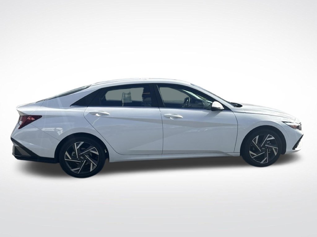 Used 2025 Hyundai Elantra Limited FWD image 8