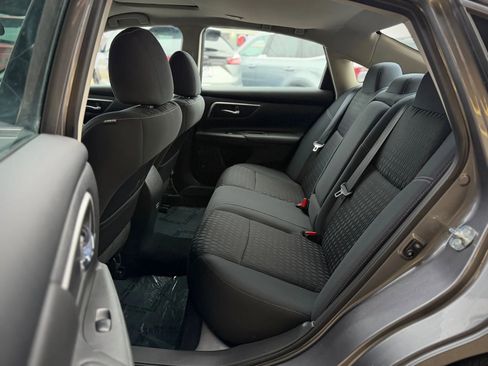 Used 2017 Nissan Altima 2.5 SV w/ Interior Lighting Package image 18