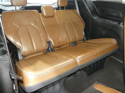 Used 2020 Chrysler Pacifica Limited w/ Tire & Wheel Group FWD image 26