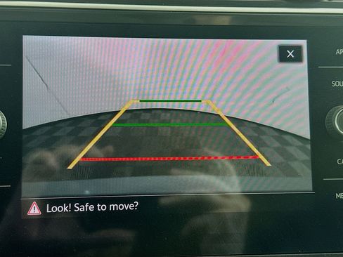 Used 2024 Volkswagen Tiguan SE image 23