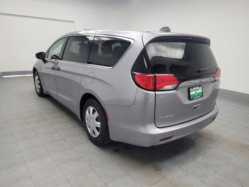 Used 2020 Chrysler Voyager L FWD image 5