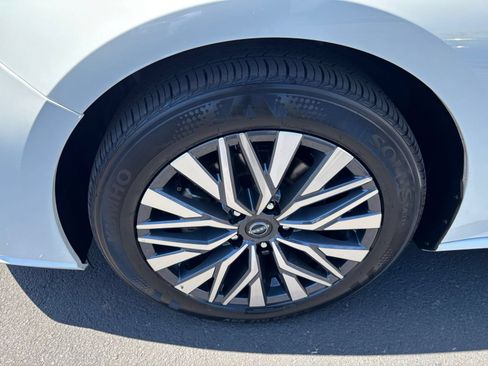 Used 2025 Nissan Altima 2.5 SV FWD image 30