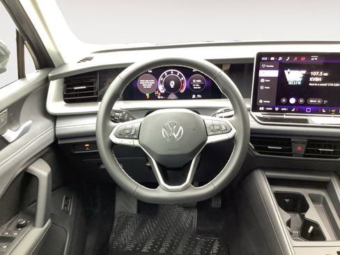 New 2026 Volkswagen Tiguan SE image 16