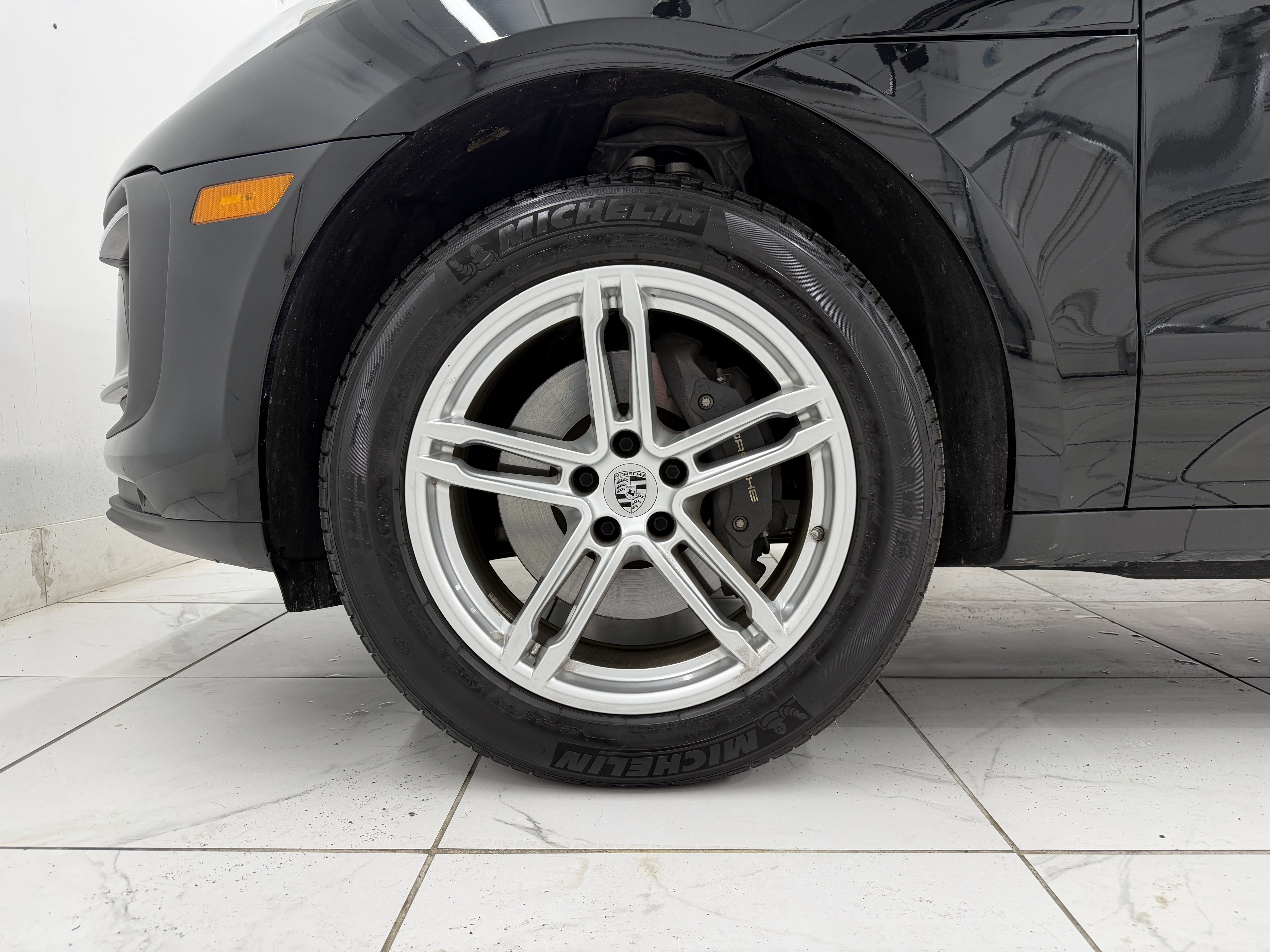Used 2025 Porsche Macan AWD/4WD image 16