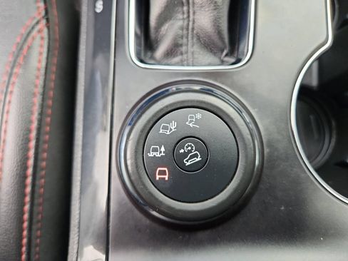 Used 2018 Ford Explorer XLT w/ Equipment Group 202A AWD/4WD image 27