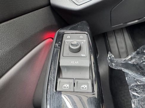 Used 2024 Volkswagen ID.4 S image 25