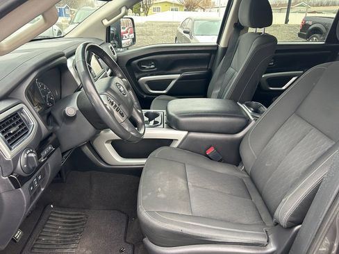 Used 2017 Nissan Titan SV image 24