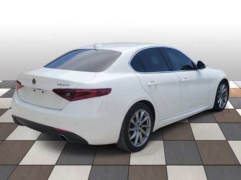 Used 2017 Alfa Romeo Giulia RWD image 4