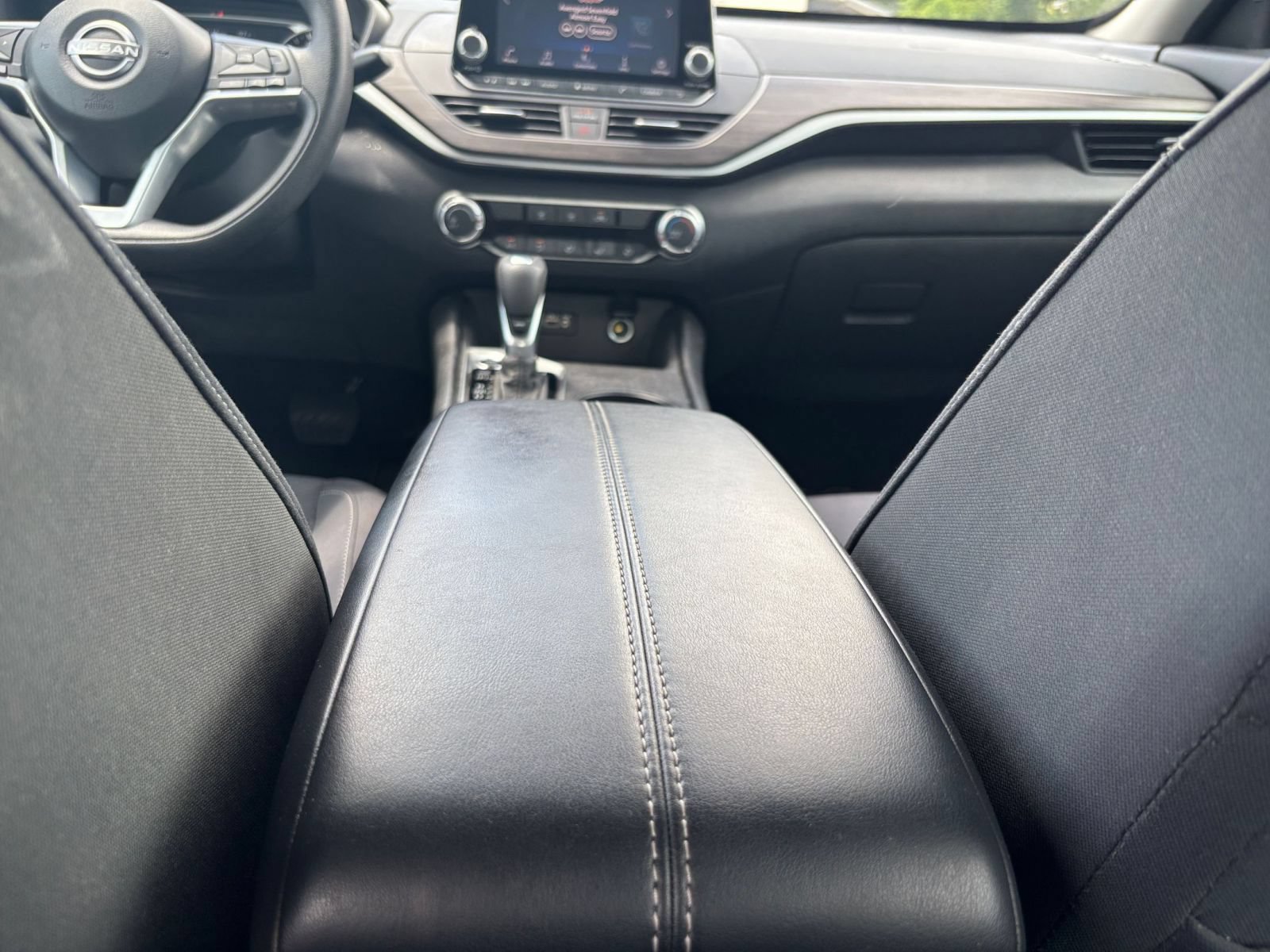 Used 2025 Nissan Altima 2.5 SV FWD image 39