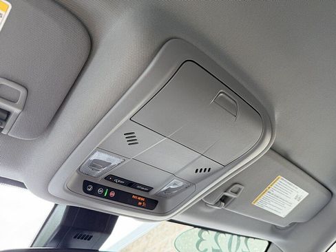 Used 2023 GMC Terrain SLE w/ Driver Convenience Package FWD image 18