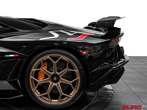 Used 2021 Lamborghini Aventador SVJ AWD/4WD image 23