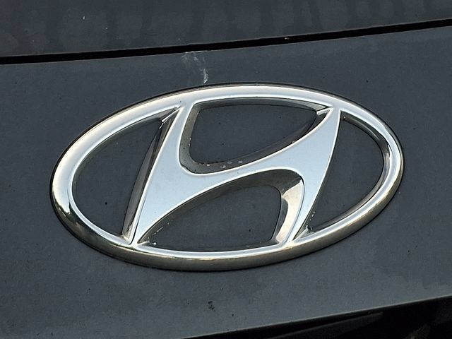 Used 2023 Hyundai Elantra SEL w/ Convenience Package FWD image 9