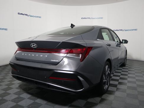 Used 2024 Hyundai Elantra Limited FWD image 5