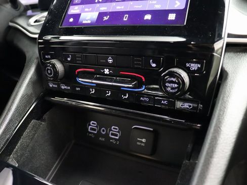 Used 2022 Jeep Grand Cherokee L Laredo image 27