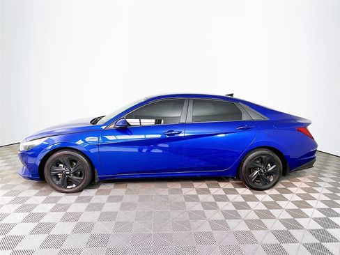 Used 2023 Hyundai Elantra SEL w/ Cargo Package image 4