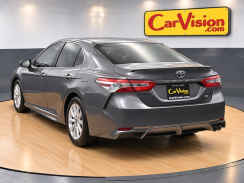 Used 2020 Toyota Camry SE FWD image 5