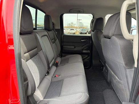 Used 2025 Nissan Frontier SV image 32