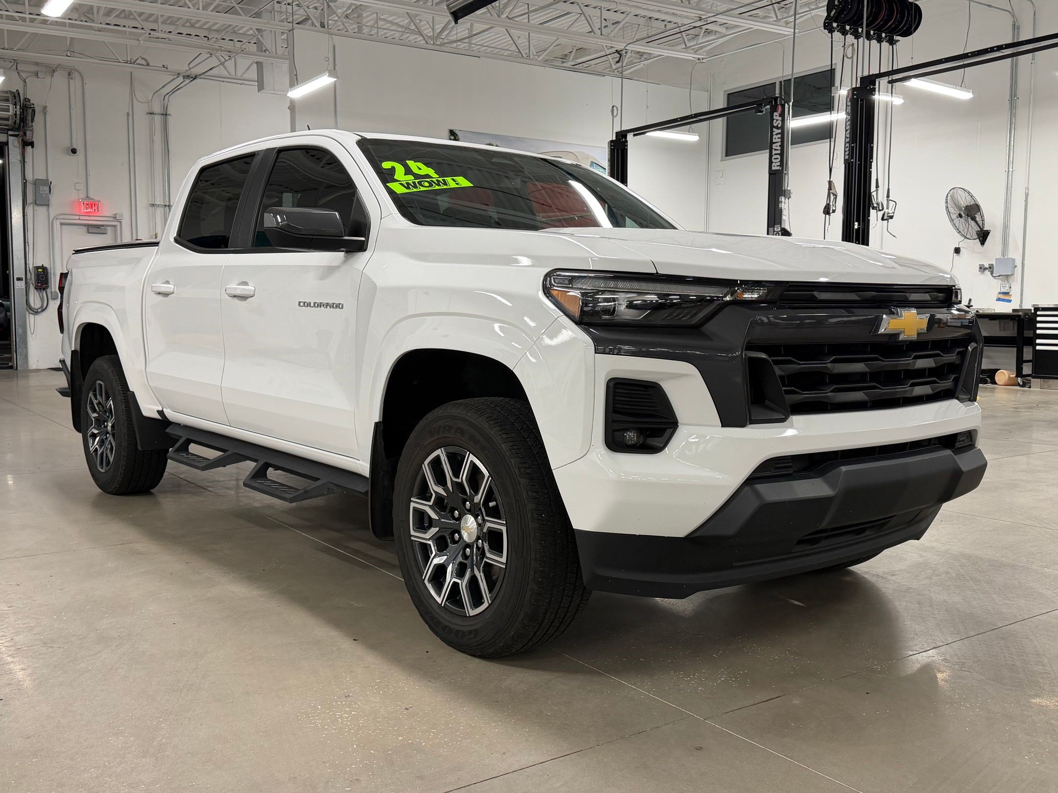 Used 2024 Chevrolet Colorado LT w/ LT Convenience Package III RWD image 7
