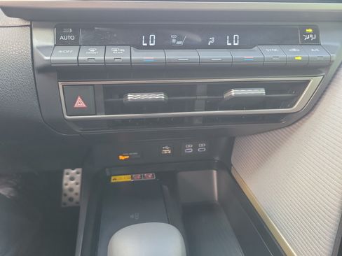 Used 2025 Toyota Camry SE FWD image 29