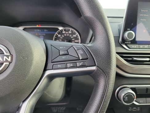 Used 2024 Nissan Altima 2.5 SV image 23