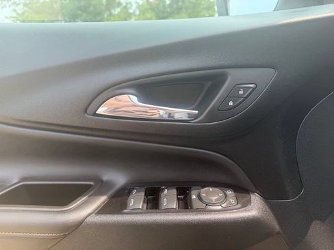 Used 2022 Chevrolet Equinox Premier FWD image 28