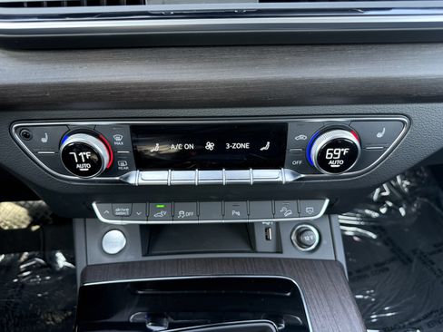 Used 2024 Audi Q5 e Premium w/ Convenience Package image 64