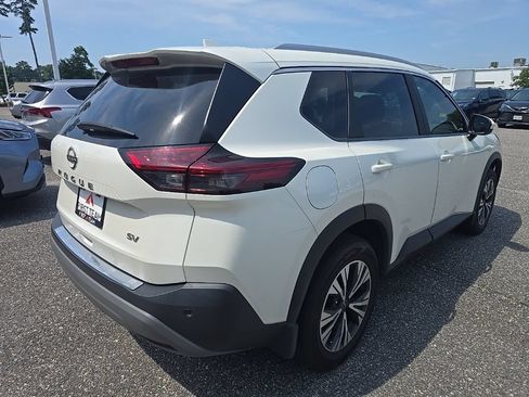 Used 2023 Nissan Rogue SV w/ SV Premium B Package FWD image 5