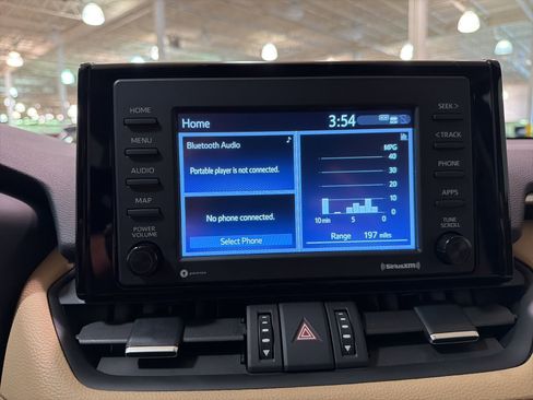 Used 2021 Toyota RAV4 XLE Premium image 18