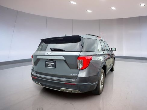 Used 2022 Ford Explorer XLT w/ Equipment Group 202A AWD/4WD image 4