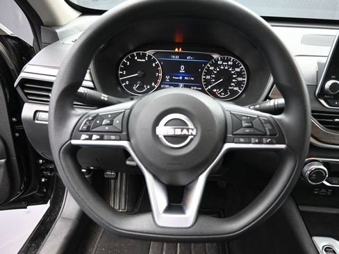 Used 2024 Nissan Altima 2.5 SV image 31