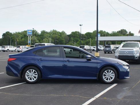 Used 2025 Toyota Camry LE w/ Convenience Package FWD image 21