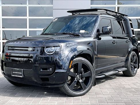 Used 2023 Land Rover Defender 110 V8 image 1