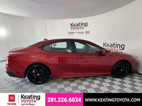 Used 2025 Toyota Camry SE FWD image 4