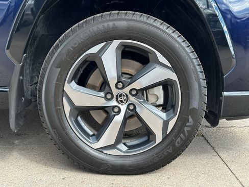 Used 2021 Toyota RAV4 SE w/ Weather & Moonroof Package AWD/4WD image 30