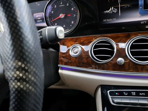 Certified 2017 Mercedes-Benz E 300 4MATIC image 28