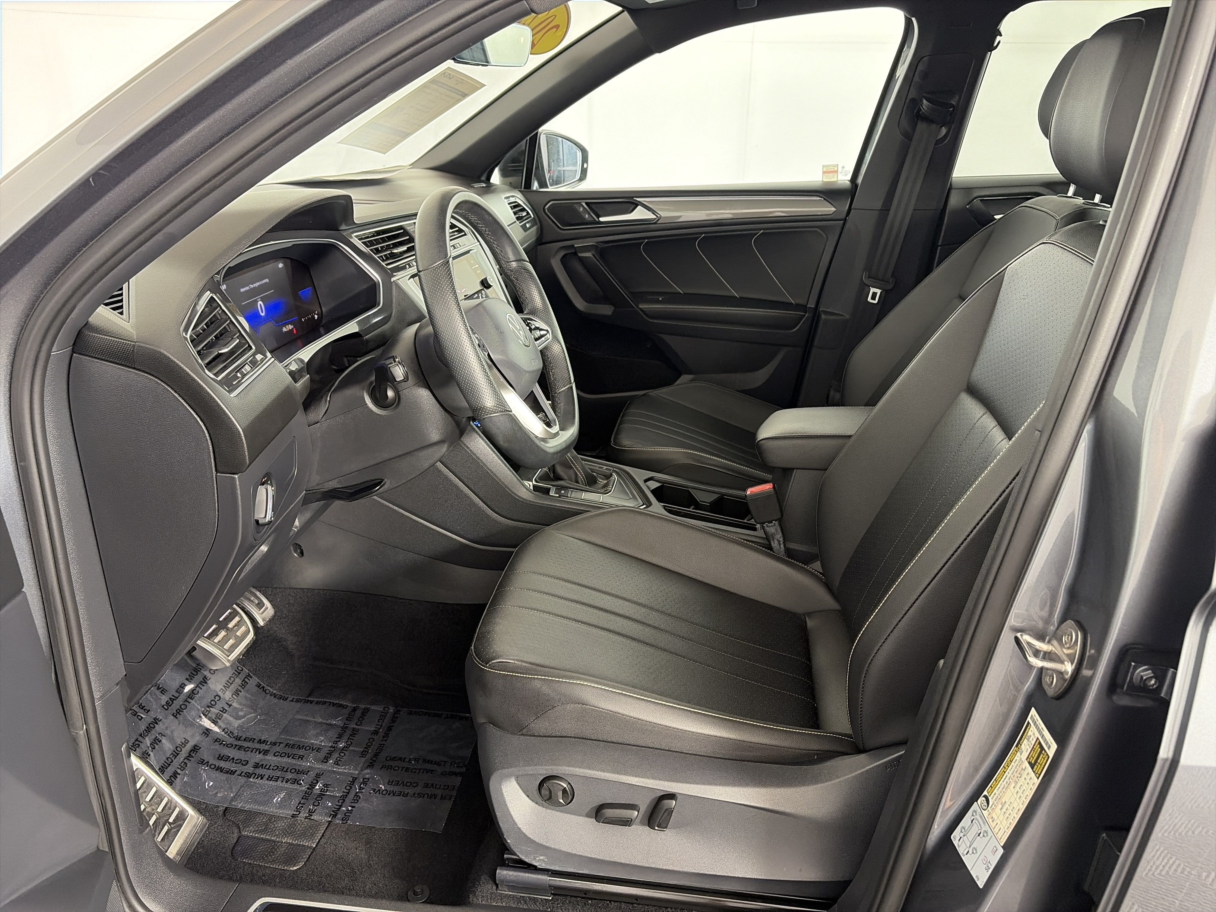 Used 2022 Volkswagen Tiguan SE R-Line FWD image 6