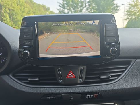 Used 2018 Hyundai Elantra GT FWD image 21