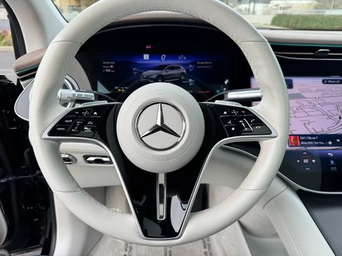 Used 2023 Mercedes-Benz EQS 580 4MATIC SUV image 31