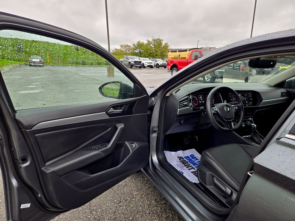 Used 2020 Volkswagen Jetta SE w/ SE Cold Weather Package FWD image 11